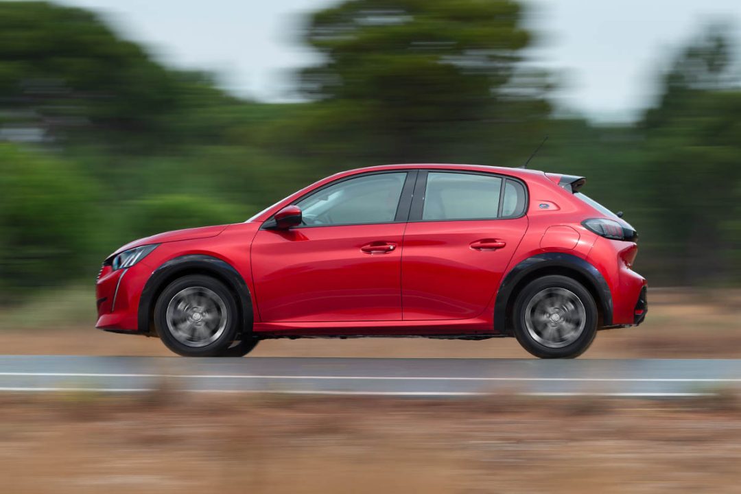 découvrez pourquoi l'assurance de votre peugeot e-208 peut augmenter en 2024, les facteurs qui influencent cette hausse et des astuces pour réduire vos cotisations.