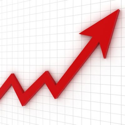 découvrez les prévisions de hausse variable des tarifs d'assurances auto et habitation pour 2026 et comment cela impactera votre budget.