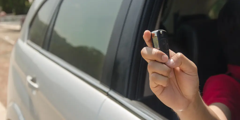 découvrez l'assurance auto tiers plus, une protection adaptée qui couvre les dommages matériels et corporels pour une tranquillité d'esprit optimale au volant.