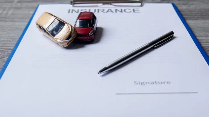 découvrez 6 astuces efficaces pour réduire vos primes d'assurance auto et économiser tout en restant bien couvert.