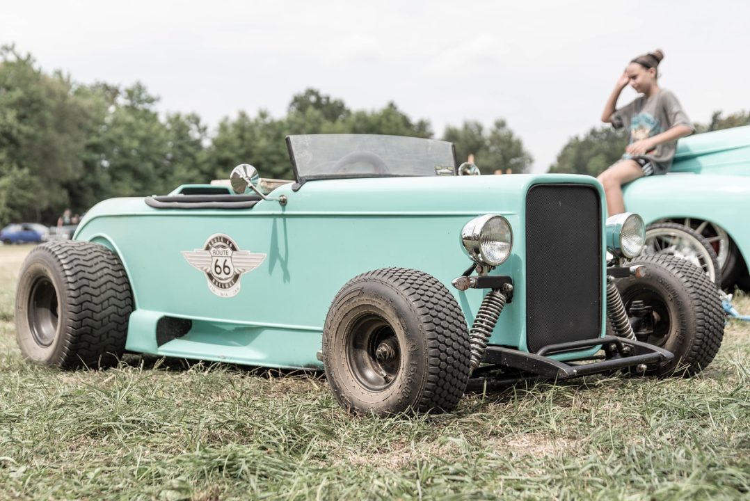 découvrez le cabinet leader en assurance pour voitures de collection dans le lot, offrant des garanties adaptées et un service personnalisé pour protéger votre véhicule d'exception.
