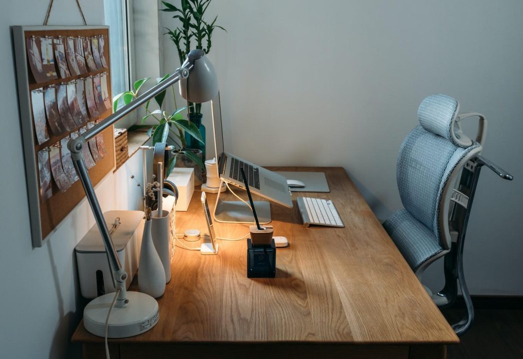 découvrez le top 3 des sites pour acheter du matériel ergonomique de bureau et améliorer votre confort au travail.